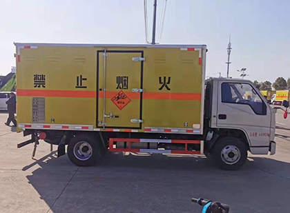 新华爆破器材运输车技术升级与安全合规新趋势